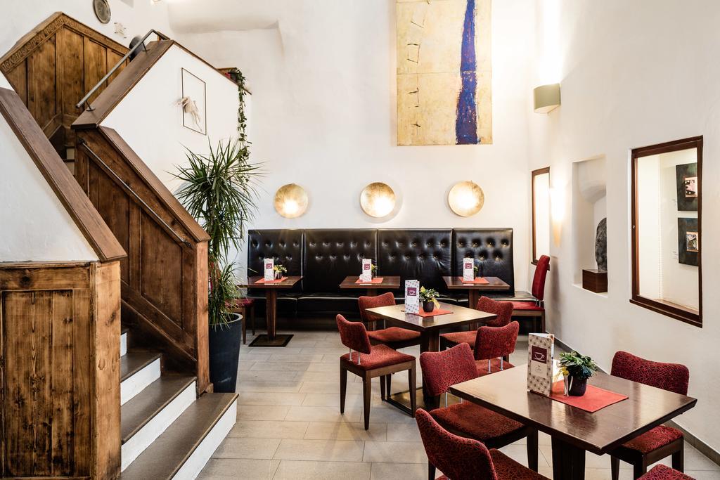 Hotel Restaurant Lilie Sterzing Buitenkant foto